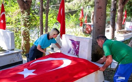 Kadifekale Şehitliği’nde saygı ve vefa mesaisi