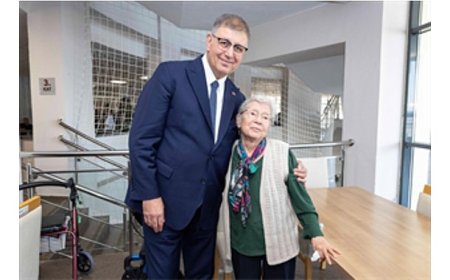 Başkan Tugay’dan bayram öncesi huzurevi ve hastane ziyareti