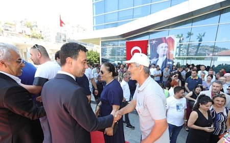 Başkan Önal, personeliyle bayramlaştı “Bu kenti sizlerin emeğiyle güzelleştiriyoruz”