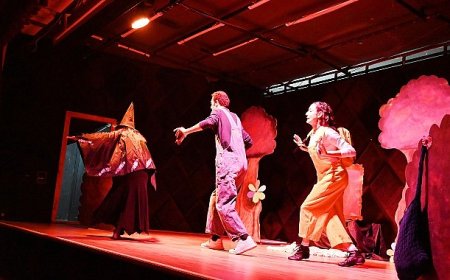 Minik öğrencilerin tiyatro keyfi