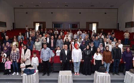 Kahramankazan’da Miniklerden Rengârenk Yıl Sonu Gösterisi