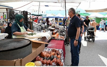 Başkan Topaloğlu’ndan pazar esnafına ziyaret