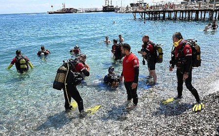 Kemer’de deniz dibi ve sahil temizliği etkinliği