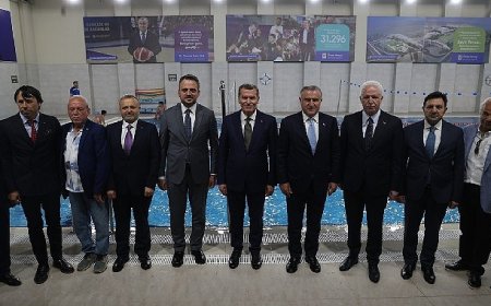 Zeytinburnu’na Kazandırılan 3’üncü Yüzme Havuzunun Açılışını Gençlik ve Spor Bakanı Osman Aşkın Bak Yaptı