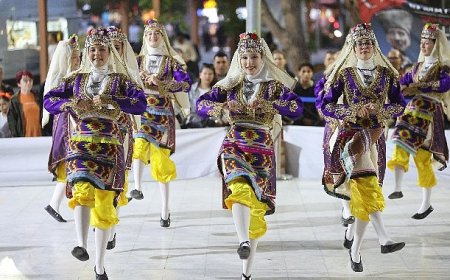 Karabağlar’da 19 Mayıs coşkusu halk oyunlarıyla taçlandı