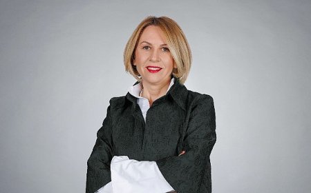 Darüşşafakalı Öğrenciler, Handan Uran Ertuğrul’un Anısını Muhsin Ertuğrul Sahnesinde Yaşattı