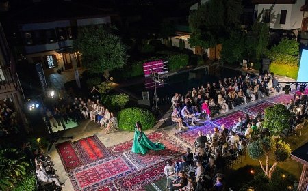 Tarihi halılar podyum oldu