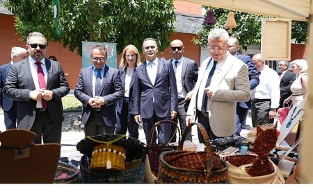 İzmir’de “Hayat Boyu Öğrenme Haftası” Coşkuyla Kutlanıyor