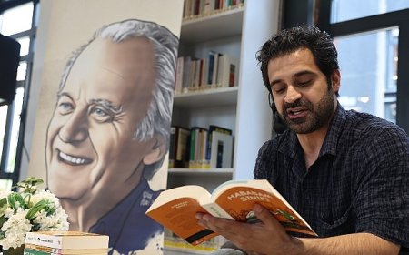 Genç oyuncu, öğrencilere “Hababam Sınıfı”nı okudu