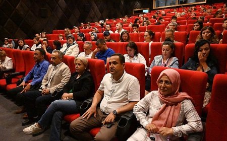 “Uyandığım dünya” tiyatro oyunu büyük alkış aldı