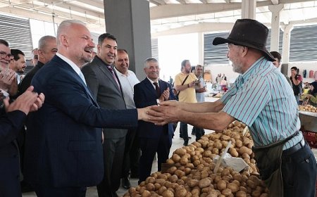 Menemen’de bir kapalı pazar yeri daha açıldı!