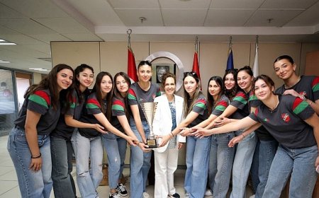 Voleybol ve yüzmede Karşıyaka rüzgarı esti