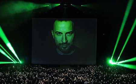 Megastar Tarkan Avrupa turnesinde büyülüyor