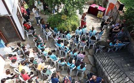 Yazar Karamuti Misi Yazıevi’nde öğrencilerle söyleşi yaptı