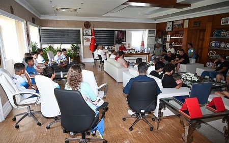 Futbolcu ve velilerden Başkan Topaloğlu’na teşekkür ziyareti