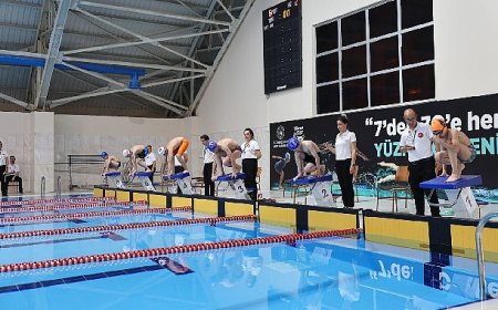 Selçuklu Belediyesi Yüzme Yarışmaları’nda madalyalar sahiplerini buldu