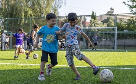 Yenişehir Belediyesi çocuklar için mahallelerde  halı saha açmaya devam ediyor