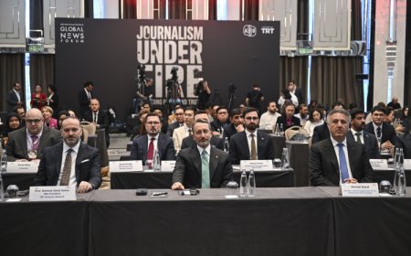 Fahrettin Altun: Hakikat odaklı habercilikte iş birliği şart