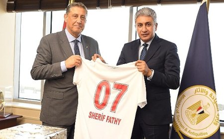 Corendon Airlines Yönetim Kurulu Başkanı Yıldıray Karaer, Mısır’ın Turizm ve Sivil Havacılık Bakanları ile bir araya geldi