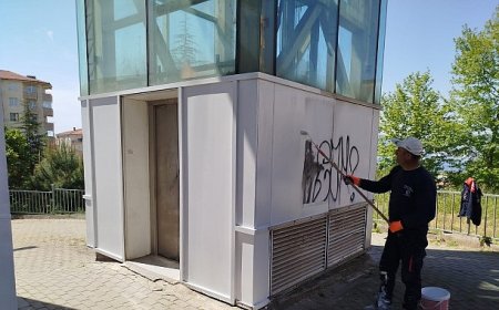 Gölcük’teki üst geçitler elden geçiriliyor   Gölcük’teki üst geçitler elden geçiriliyor