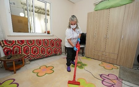 Gaziemir Belediyesi’nden 98 haneye temizlik hizmeti