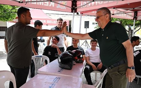 Başkan Topaloğlu, liselilerin kermesine katıldı