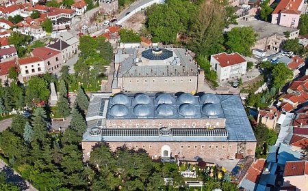 Aracınızı en uygun fiyatlarla kiralayın, Müzeler Haftasında kültür rotası yapın