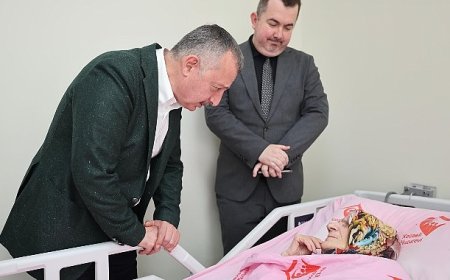 Büyükakın, Anneler Günü’nde şehit ailesi ve huzurevine gitti