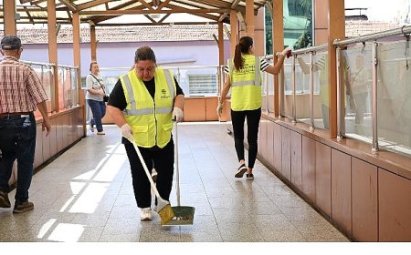 Aydın Büyükşehir Belediyesi’nin Çevre Bakım ve Temizlik Çalışmaları Devam Ediyor