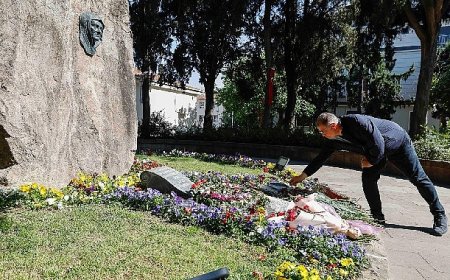 Başkan Tugay Zübeyde Hanım’ın anıt mezarını ziyaret etti