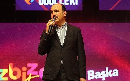 Başkan Altay Gençlik Meclisi Topluluk Ödülleri “Biz Bize Fest Bi Başka” Programının Açılışına Katıldı