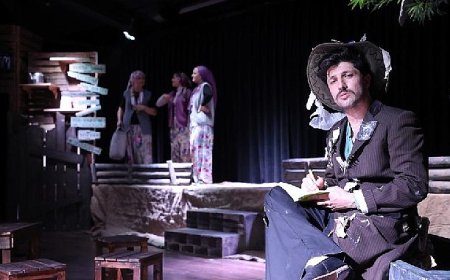 ‘Komşu Köyün Delisi’ Tiyatro Gösterisinin Galası Yapıldı