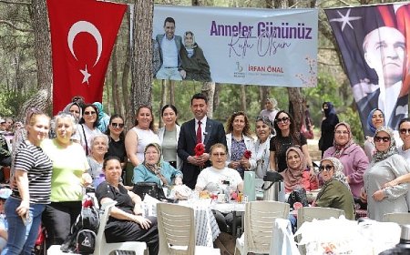 Bayraklı’da Anneler Günü Kutlaması