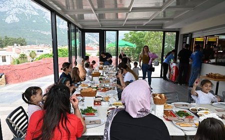 Öğretmenlerden Tepe Parkı’nda Anneler Günü etkinliği