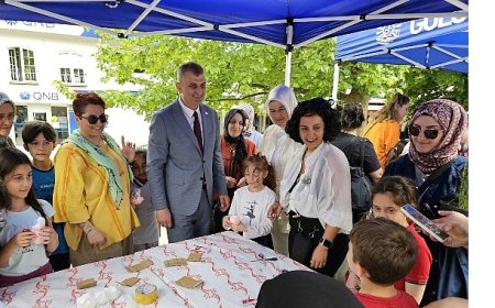 Gölcüklü Çocuklar elleriyle Annelerine Hediye Yaptı
