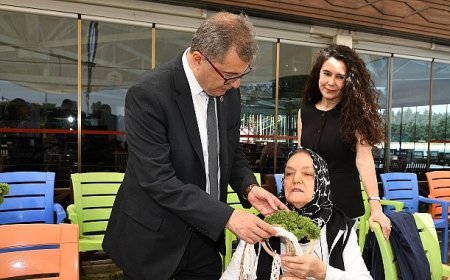 Alzheimer hastaları için Anneler Günü kutlaması
