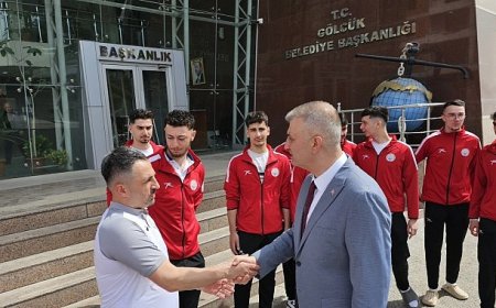 Gölcük Belediyespor Voleybol Takımı’nın hedefi Türkiye Şampiyonası
