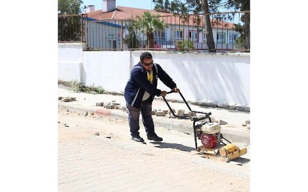 Didim Belediyesi, ilçe genelinde başlattığı yol yapım çalışmalarını tüm hızıyla sürdürüyor.