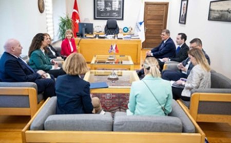 Birleşik Krallık Büyükelçisi’nden Başkan Tugay’a ziyaret