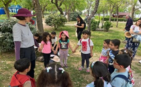 Çocuklar, ormanda keşif ve masal yolculuğunda buluşuyor