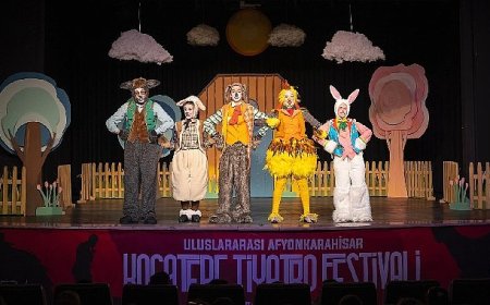 Alkışlar Karabağlar Kent Tiyatrosu’na