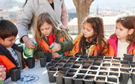 Buca Belediyesi Kızılçullu Tarım Okulu’nda çocuklara tarım eğitimi veriyor