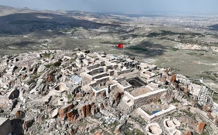 •	Selçuklu Belediye Başkanı Ahmet Pekyatırmacı, Gevale Kalesi’nde sona gelinen 3. etap restorasyon çalışmalarını yerinde inceledi.