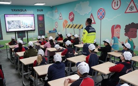 Trafik Eğitim Parkı’nda Türk bayrağıyla renkli kutlama