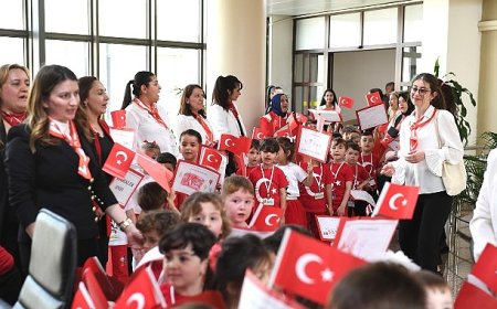 Minik öğrencilerden Başkan Aydın’a 23 Nisan ziyareti