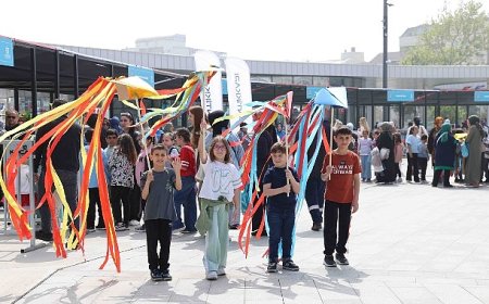 Rengârenk hayaller gökyüzü ile buluştu