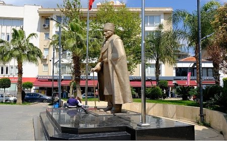 Narlıdere Belediyesi, Atatürk Anıtı’nı Bakıma Aldı