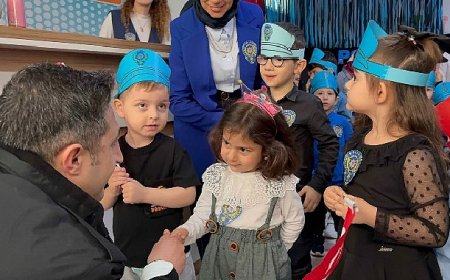 Anne Şehir’de polislere sürpriz kutlama