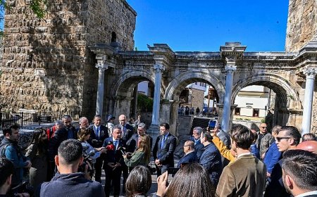Başkan Böcek sektör temsilcileriyle Kaleiçi’nde