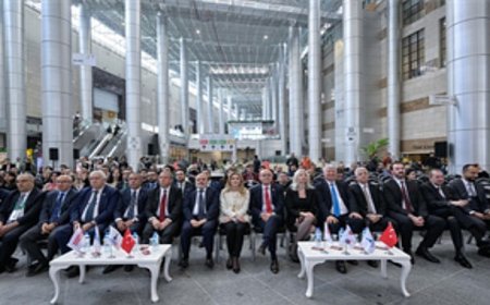 Doğaltaşa hayat veren genç tasarımcılar ödüllerini aldı